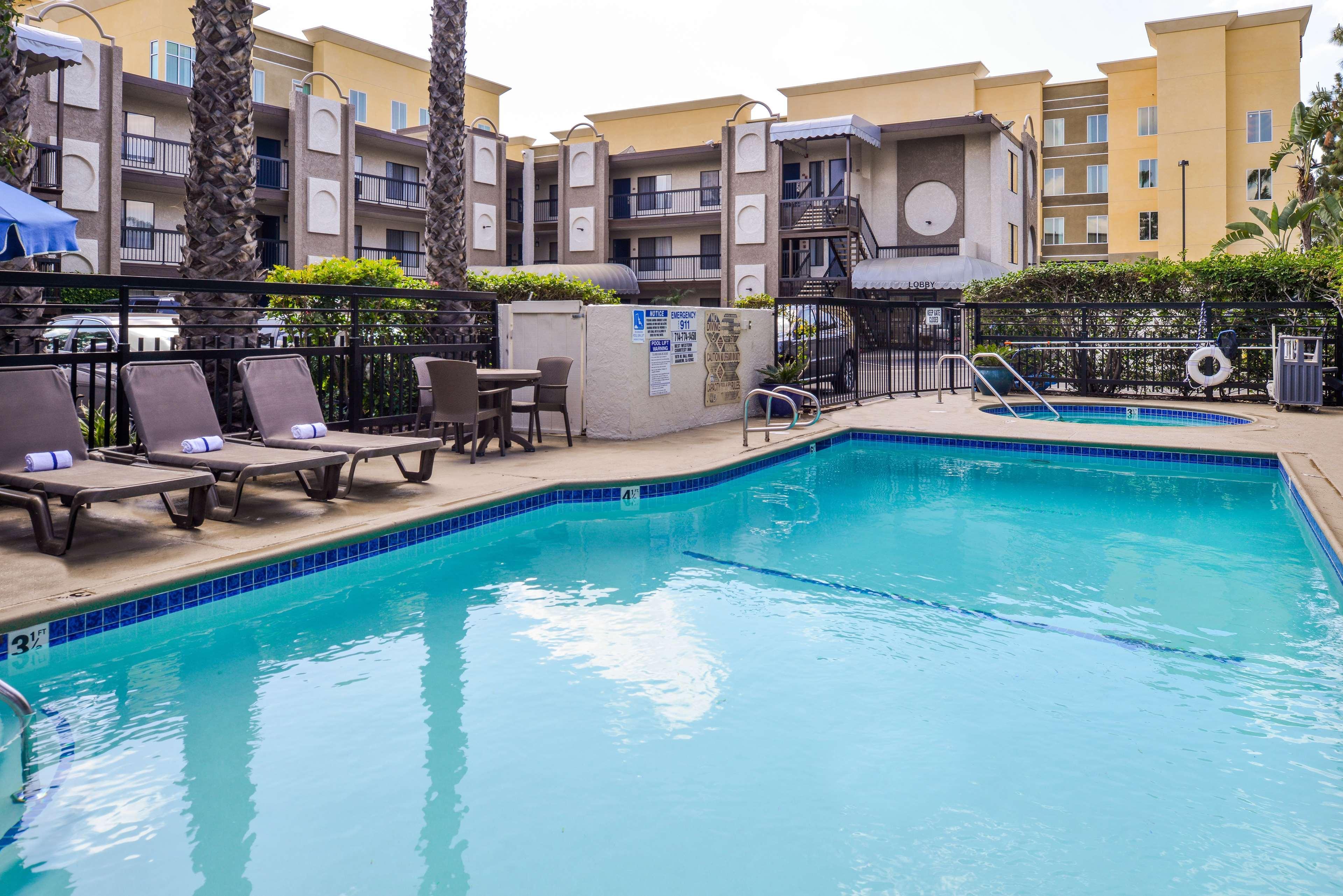 Best Western Courtesy Inn Hotel - Anaheim Resort At The Park Exterior foto
