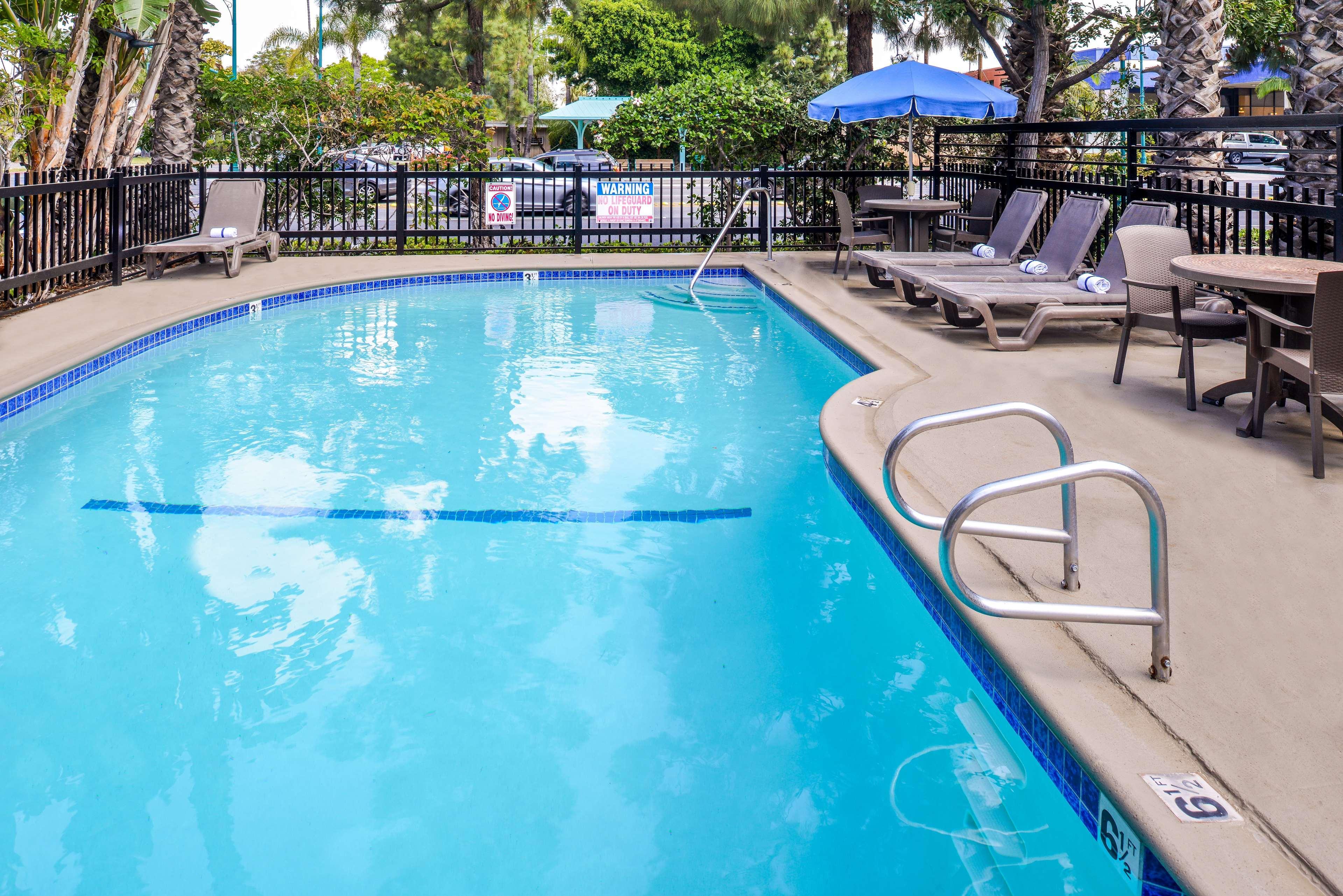 Best Western Courtesy Inn Hotel - Anaheim Resort At The Park Exterior foto